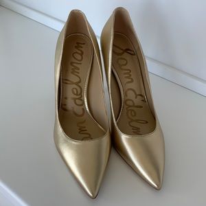 Gold Pumps